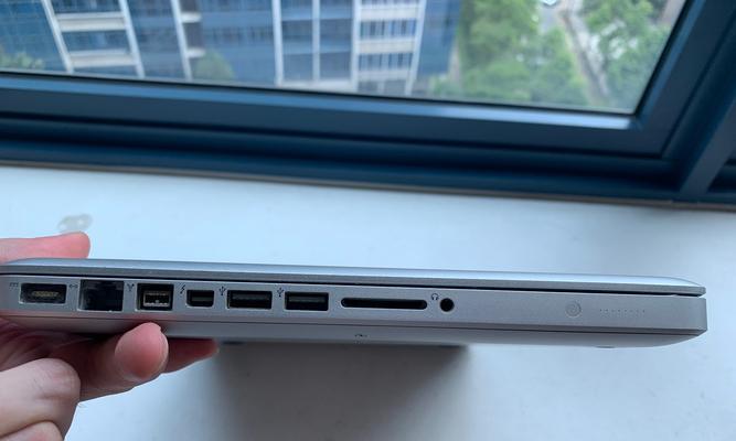 解决MacBook长时间闲置无法开机的方法（如何处理长期不使用的MacBook无法启动的问题）